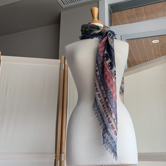 Blue/white/red polyester scarf with elephant prints, new, made by Ardene - Picture 7 of 8